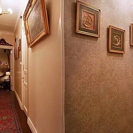 Taksim Pera Center 4*