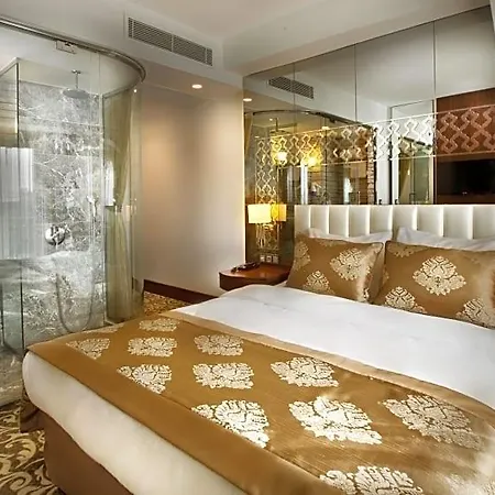 Taksim Pera Center 4*