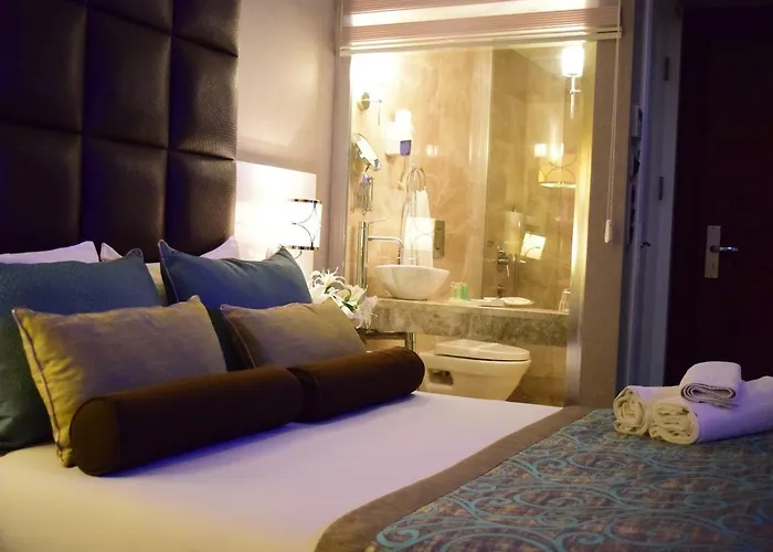 Taksim Pera Center 4*