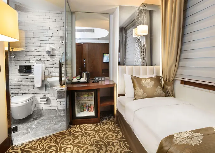 Taksim Pera Center Hotel