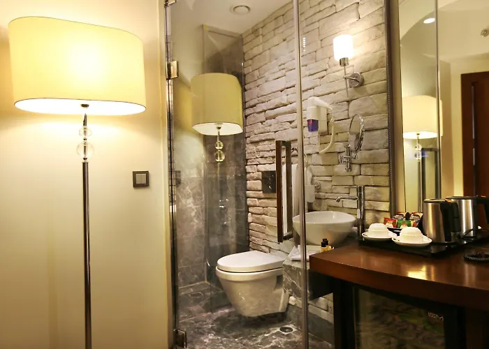 Hotel Taksim Pera Center 4*